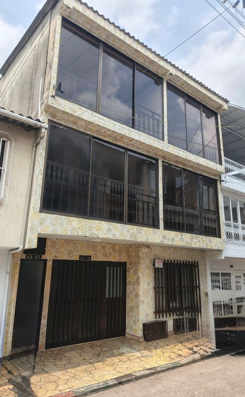 EDIFICIO EN LAS GRANJAS