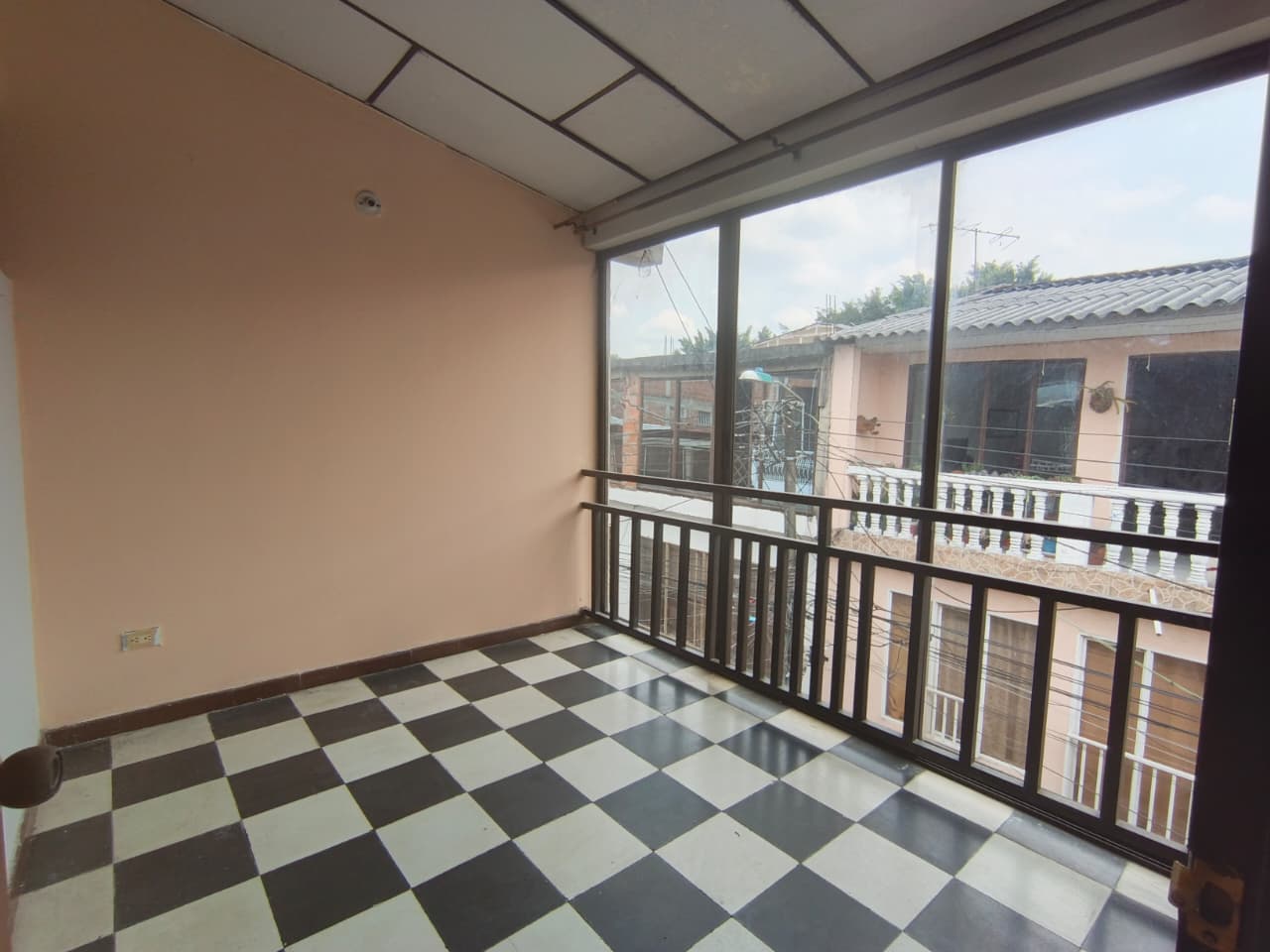 EDIFICIO EN LAS GRANJAS - Imagen 15