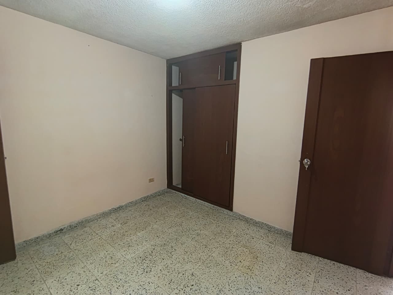 EDIFICIO EN LAS GRANJAS - Imagen 14